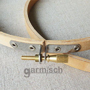 garmisch 臺灣製繡花框採用純銅鎖頭，操作省力，固定穩妥. 