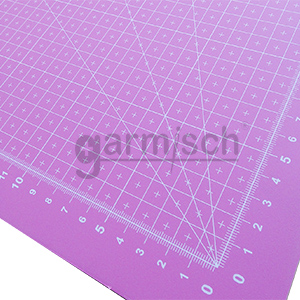 garmisch CM6090-2F 公制印刷有 30°、45°與 60°的角度，因應各種切割角度之需求 。