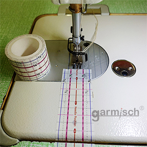 是縫份記號的延伸，從送布齒開始到縫紉機桌板都可輕鬆導引.