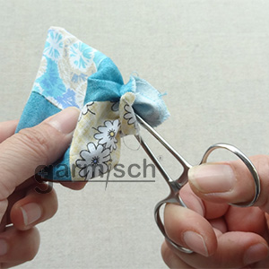 彎曲刀口易於推出袋物的角與整理布偶造型。
