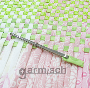 Sew Mate LT4002 可用於編織時的導引針使用，輕鬆穿梭布條間.