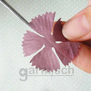 X'SOR 典雅繡花剪, 尖銳刀口是布料修剪塑型的好幫手.