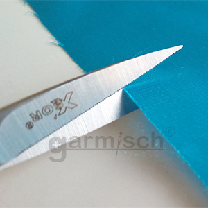 X'SOR EL-0140FT 典雅防布逃繡花剪 5 1/2" 刀刃採防布逃細齒處理，剪裁同時能有效固定布料.