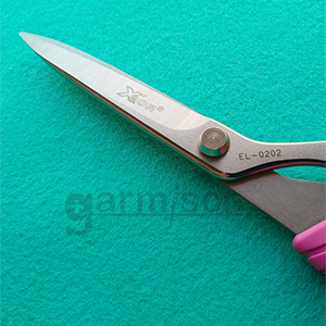 EL-0202 典雅拼布剪刀 8" 刀身研磨讓剪刀周圍更加滑順，造型更典雅