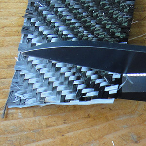 X'SOR 德國頂級鐵氟龍布剪 DW-9001T 防布逃細齒刀刃設計可固定裁剪物品，讓剪裁效率更提升.